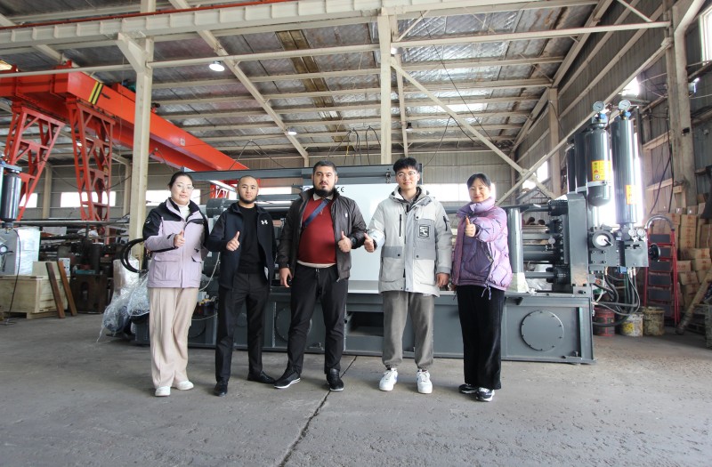 نرحب بعملاء كازاخستان لزيارة مصنعنا
        